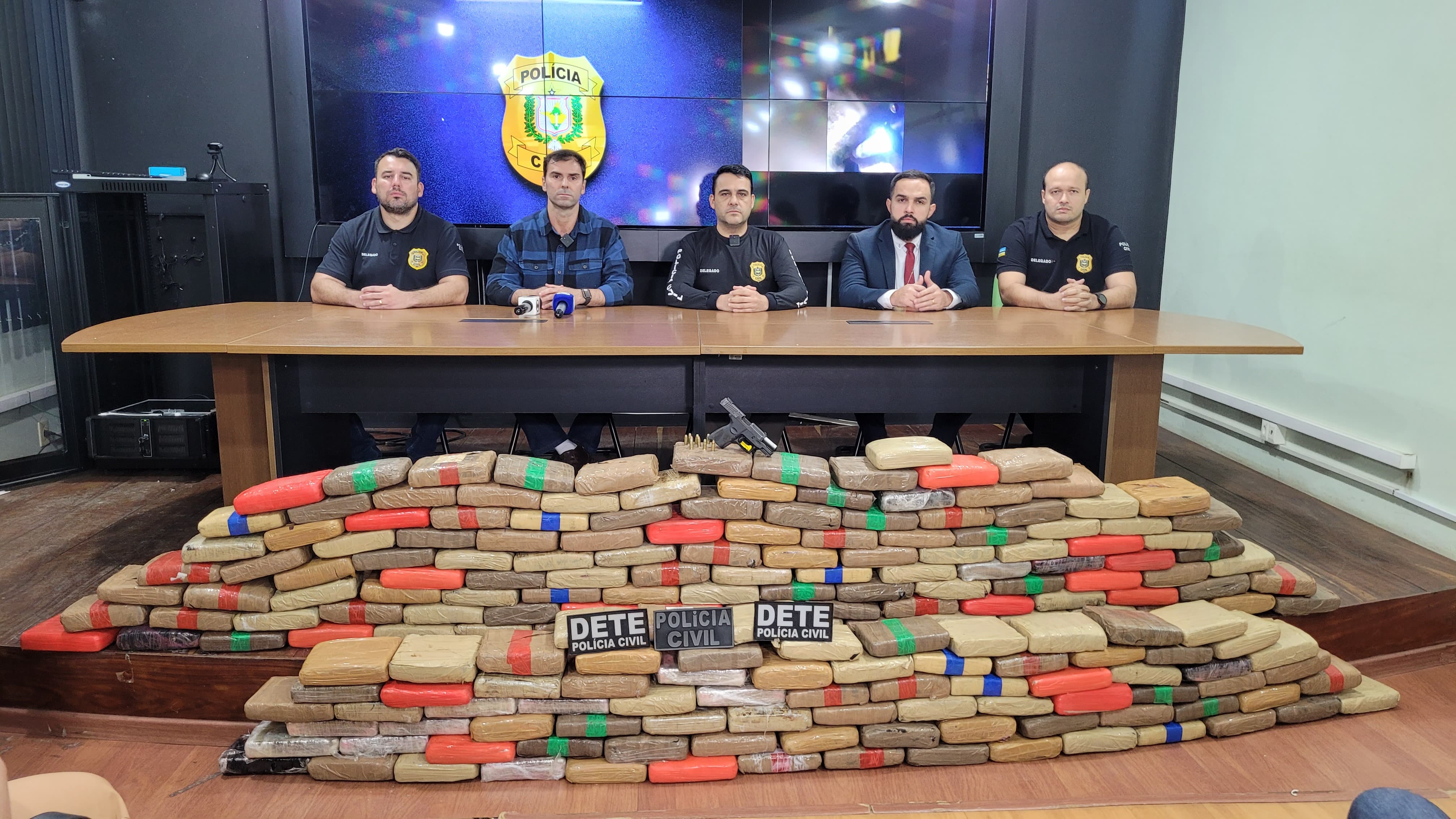 MAIOR APREENSÃO DA HISTÓRIA: POLÍCIA CIVIL APREENDE 218 QUILOS DE DROGAS EM LARANJAL DO JARI